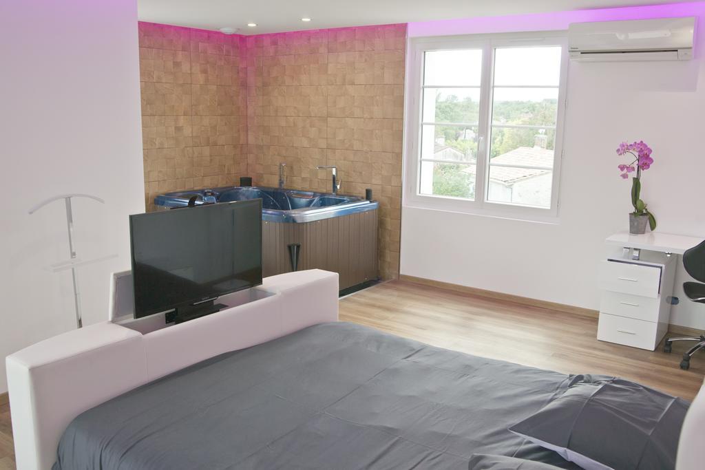 Bed and Breakfast Moulin Des Tours Barbaste Pokoj fotografie